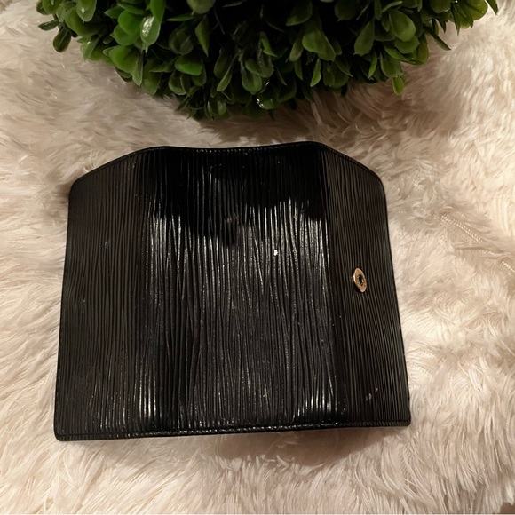 - Louis Vuitton black epi leather key holder - Picture 7 of 9